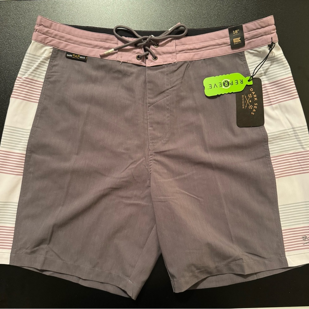 NWT Dark Seas Division 18in Hialeah Board Shorts size 34